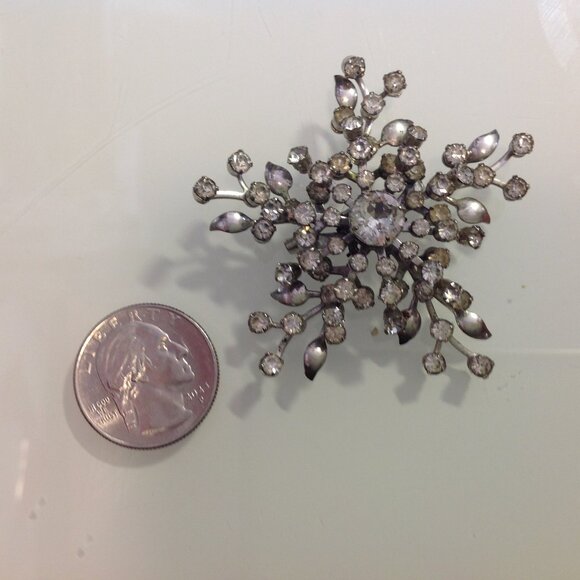 Coro Brooch Clear Stones on Silver Metal Snowflake Sunburst Starburst - Picture 14 of 14